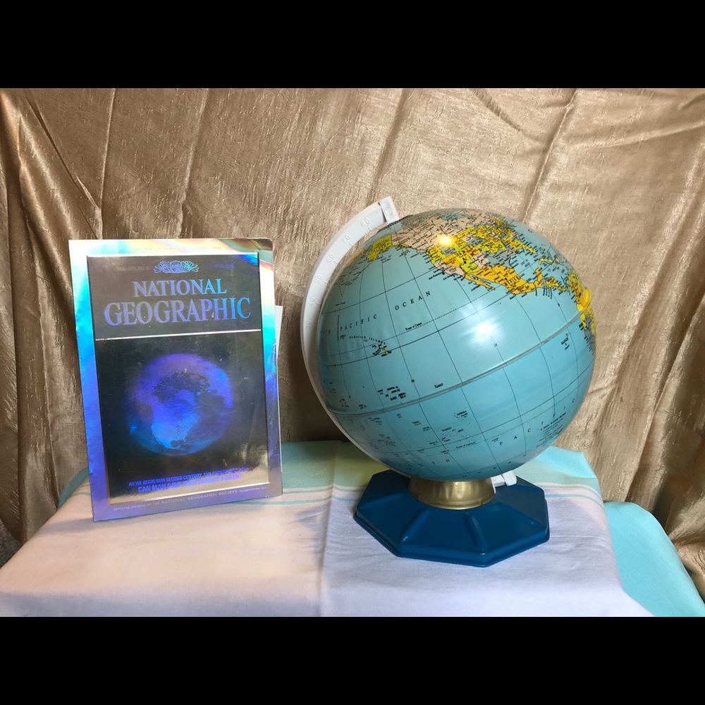 Globe 9” + RARE 1988 holographic NatGeo globe